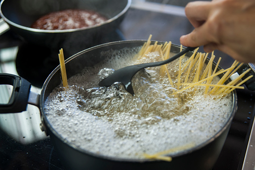Hygienici upozorňujú na nebezpečnú naberačku na špagety, sťahujú ju z predaja (foto)