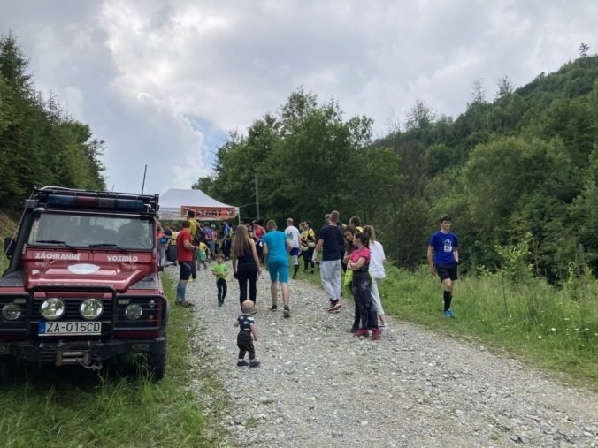 Muž sa stratil počas pretekov v orientačnom behu, horským záchranárom sa ho podarilo nájsť (foto)