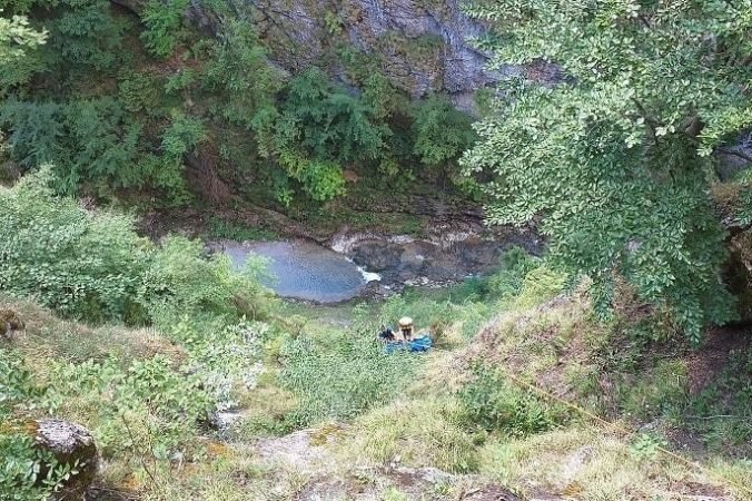 Mladé dievča tragicky zomrelo v Kvačianskej doline, spadlo do 80 metrov hlbokej rokliny