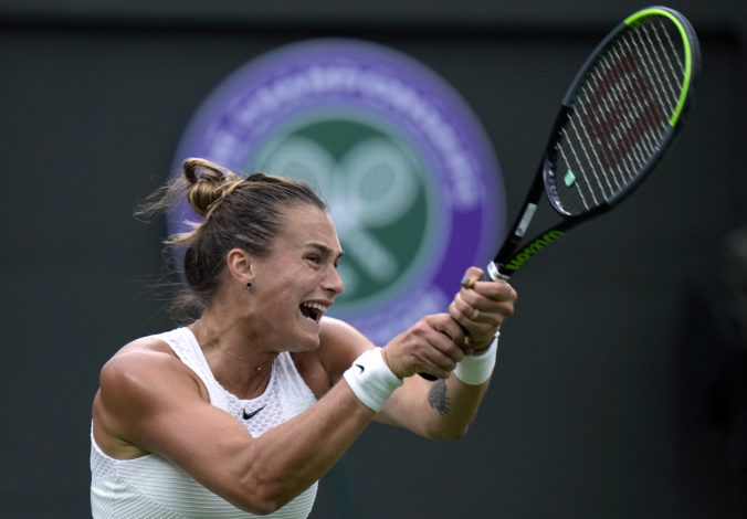 Wimbledon je po ročnej pauze späť. Sobolenková nezaváhala, mladík Draper vzal Djokovičovi set