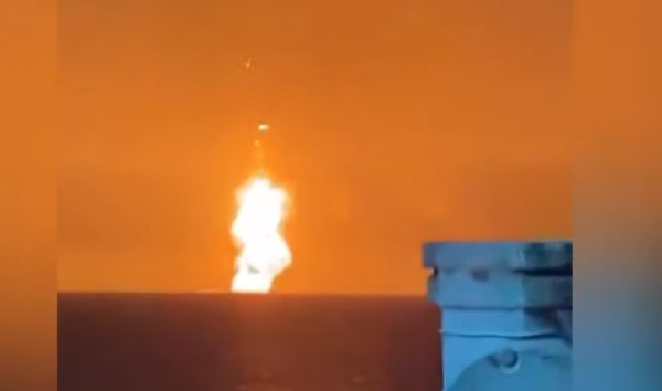 V Kaspickom mori došlo k silnej explózii, výbuch pocítili aj v oblasti rozsiahlych ropných polí (video)