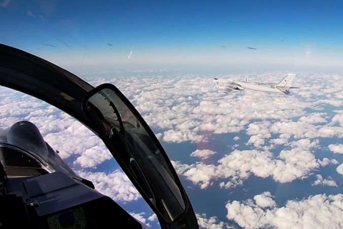 Ruské letectvo uskutočnilo za účasti strategických bombardérov cvičenie v arktickej oblasti