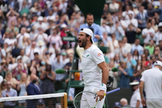 Berrettini si vo Wimbledone zahrá prvé grandslamové finále, prešiel cez Poliaka Hurkacza