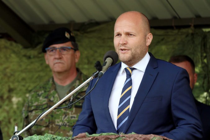 Minister Naď odovzdal ocenenie Vojenský čin roka historicky prvej laureátke, pôsobila aj v zahraničí