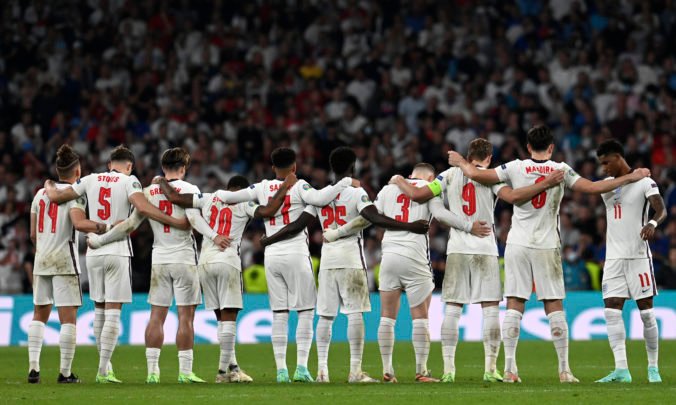 Trio anglických futbalistov čelí na sociálnych sieťach vlne rasistických urážok za prehru s Talianskom