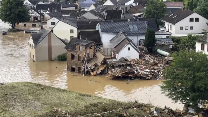 Európu zasiahli mohutné dažde. Obete hlásia z Nemecka aj Belgicka a množstvo ľudí je nezvestných (video+foto)