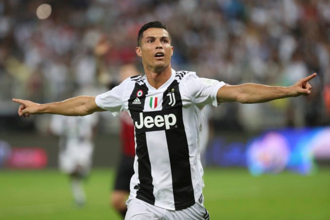 Ronaldo vyvrátil špekulácie o odchode z Juventusu. O pár dní ho môžu očakávať na tréningu, odkazuje