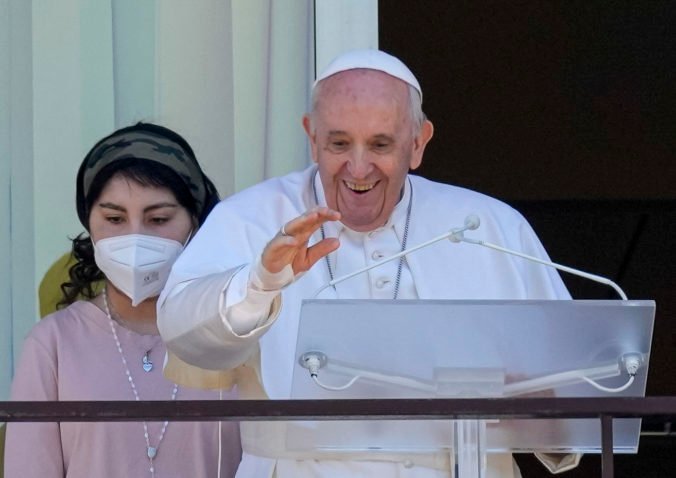 Na omše s pápežom Františkom na Slovensku budú môcť ísť len plne zaočkovaní (video)