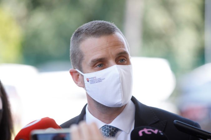 Zachovanie otvorených hraníc je pre Slovensko v rámci boja proti pandémii prioritou, tvrdí Klus