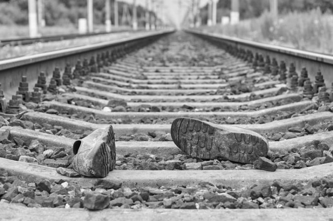 Mladú ženu z Hranovnice zrazil v Poprade vlak, utrpela zranenia nezlučiteľné so životom