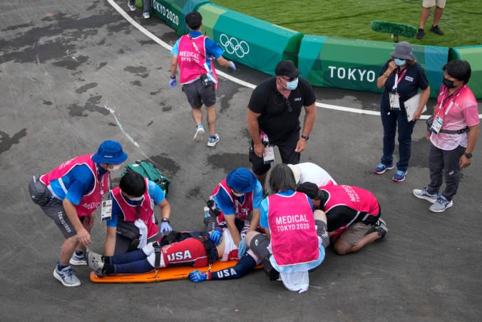 Fields v bikrose neobhájil zlato na olympiáde v Tokiu, po tvrdom páde ho previezli do nemocnice (video)