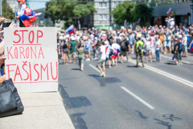 Protesty v Bratislave budú pokračovať aj v piatok, polícia sľubuje udržanie poriadku