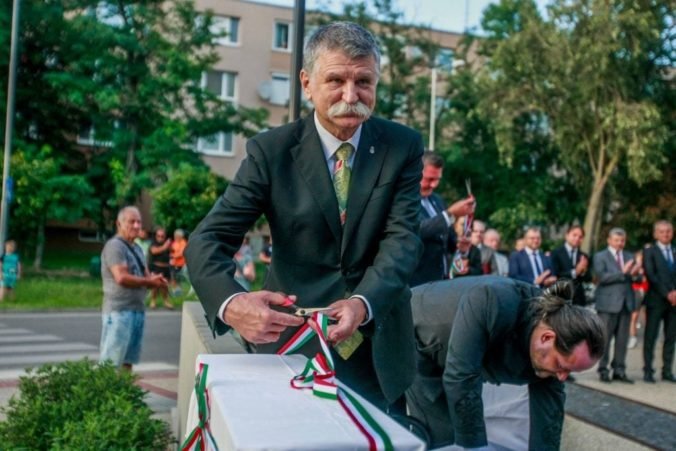 Korčokovo ministerstvo poslalo Maďarsku diplomatickú nótu, predseda ich parlamentu bol pri odhaľovaní pamätníku v Šamoríne