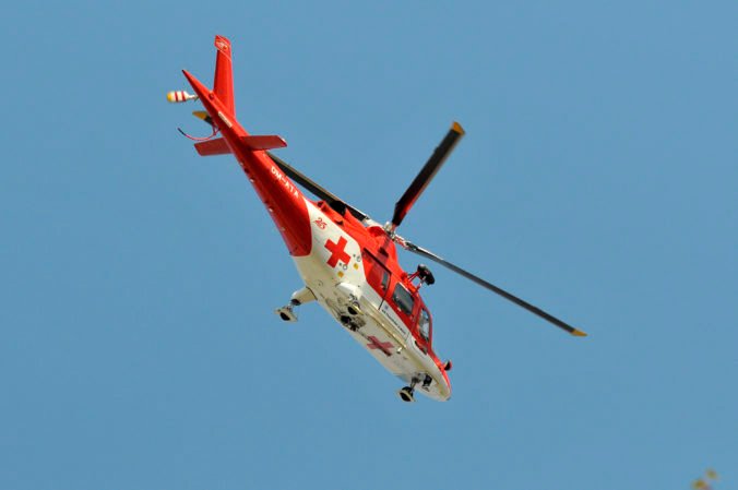 Pilčíka v Divíne zasiahol kmeň stromu do hlavy, zasahoval záchranársky vrtuľník