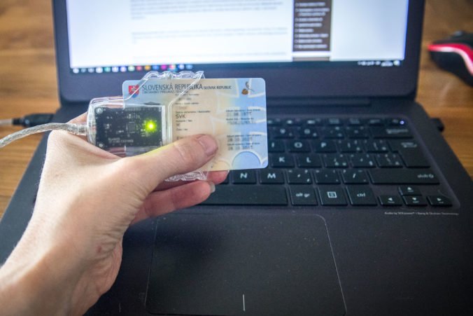 Občianske preukazy bez fotografií budú môcť deti i ľudia nad 65 rokov využiť k elektronickým zdravotným záznamom