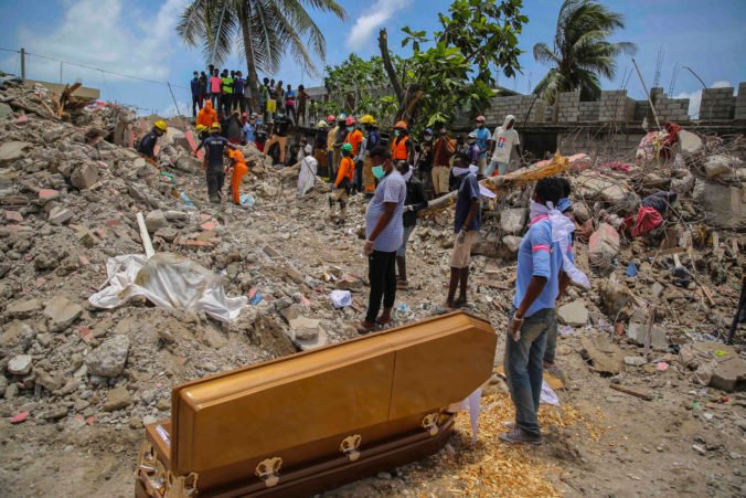 Počet obetí zemetrasenia na Haiti presiahol dvetisíc, desiatky ľudí zostávajú nezvestné (foto)