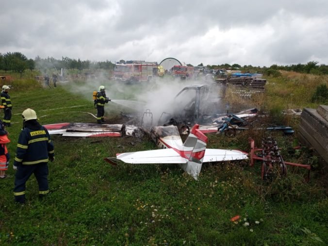 Pri Skalici sa zrútilo malé lietadlo, zahynuli traja ľudia (foto)
