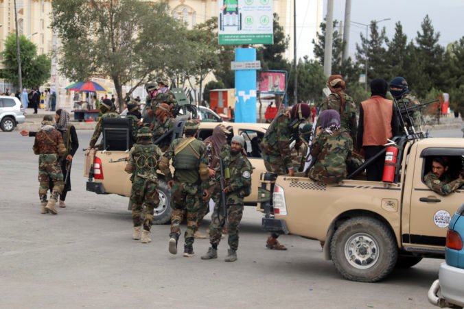 Talibanci oslavovali v Kábule streľbou do vzduchu, zahynuli pri nej dvaja ľudia a niekoľkí sa zranili
