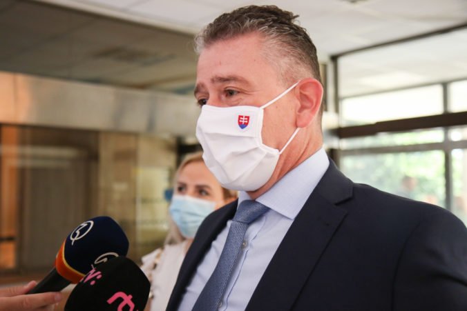 Mikulec chce z plánu obnovy posilniť administratívne kapacity samospráv, plánuje budovať centrá zdieľaných služieb Mikulec chce z plánu obnovy posilniť administratívne kapacity samospráv, plánuje budovať centrá zdieľaných služieb