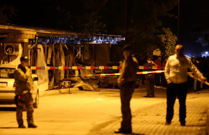 Požiar v nemocnici pre pacientov s COVID-19 v Tetove neprežilo najmenej 10 ľudí (video+foto)