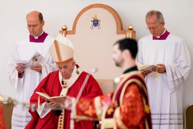 Pápež v homílii v Prešove poukázal na význam kríža, bez ktorého je kresťanstvo svetské a neplodné (foto)