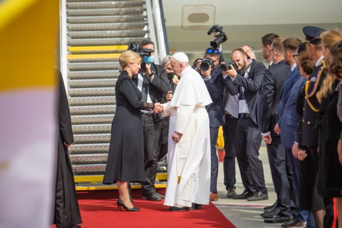 Pápež František sa bude modliť za pokoj a blaho slovenského národa, Čaputovej pri rozlúčke vyjadril úprimnú sústrasť (foto)