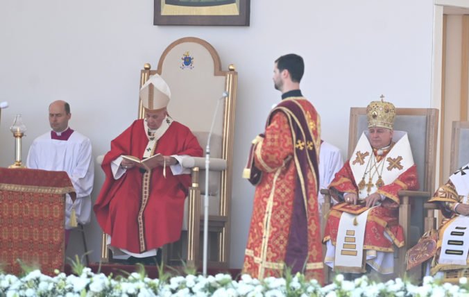 Arcibiskup Babjak mal pozitívny test na koronavírus, v Prešove celebroval omšu s pápežom Františkom