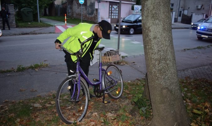 Pri tragickej nehode v Trnave vyhasol život cyklistu, do dôchodcu nabúralo auto (foto)