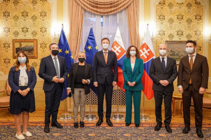 Po dvojdňovej návšteve Slovenska odchádza delegácia europoslancov, je „opatrne“ optimistická