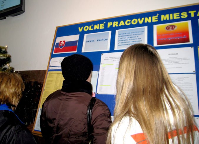 Ľudia bez práce pribudli len v troch okresoch Slovenska, v 76 sa nezamestnanosť znížila