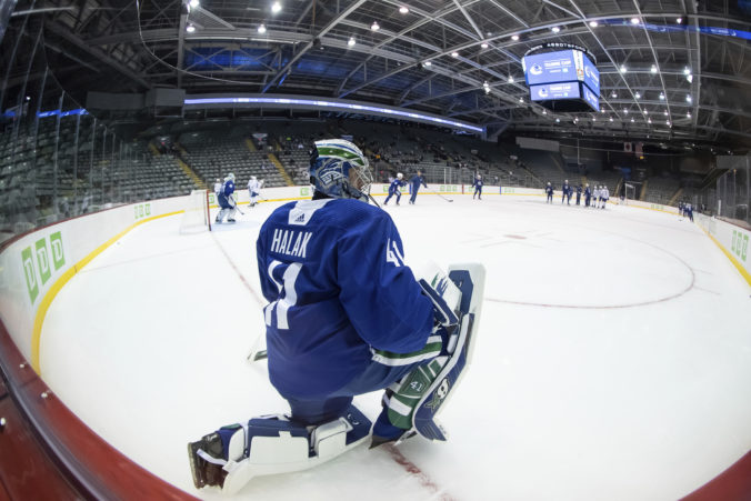 Jaroslav Halák sa teší na novú sezónu NHL, v drese Vancouveru začne ako dvojka