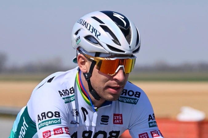 Sagan spadol 135 kilometrov pred cieľom Paríž-Roubaix, kráľovnú klasík napokon ovládol Colbrelli