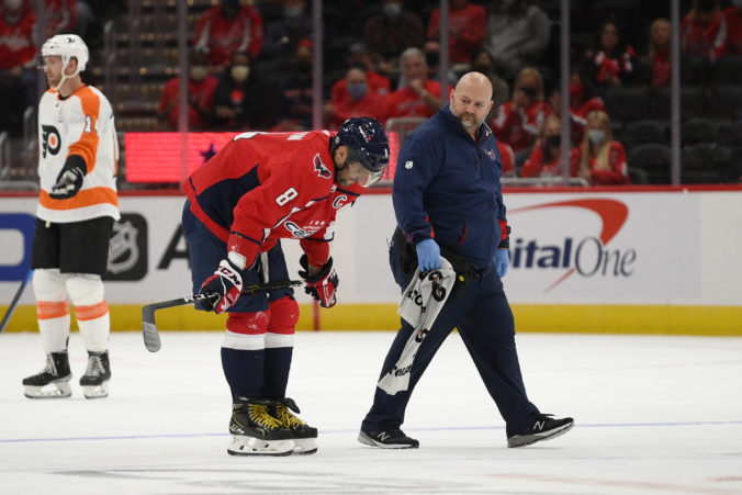 Ovečkin sa zranil na generálke pred začiatkom NHL, musí podstúpiť niekoľko vyšetrení (video)