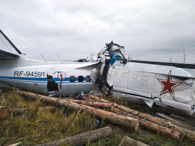 V Rusku padlo lietadlo s 22 ľuďmi na palube, väčšina pasažierov je mŕtva