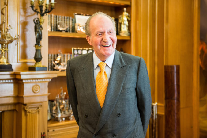 Bývalý španielsky kráľ Juan Carlos I. čelí obvineniam za finančné zločiny, premiér ho vyzval na vysvetlenie