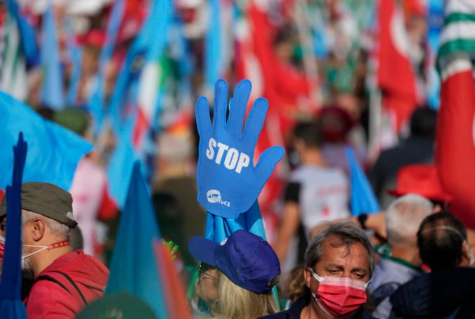 Talianski odborári sa stretli v Ríme, protestovali proti silnejúcim fašistickým tendenciám (video)