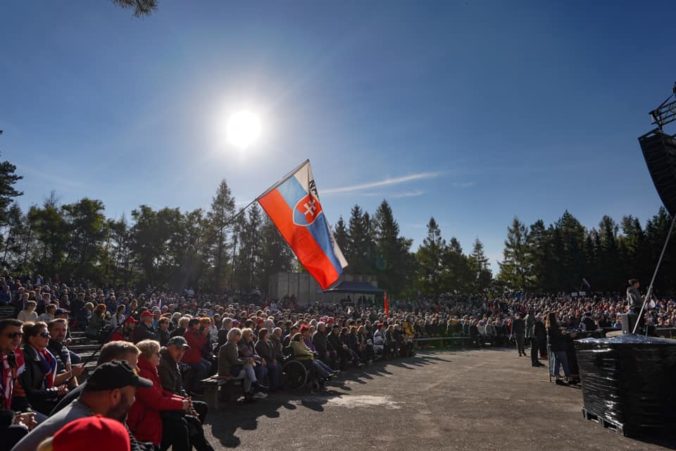 „Čapicový protest“ Smeru v Rimavskej Sobote podporil osobne aj Danko, Blaha sa predviedol urážkami