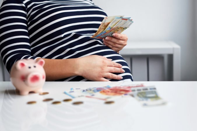 Sociálna poisťovňa vyplatila viac materských dávok ako tehotenských, mnoho budúcich mamičiek na to zabúda