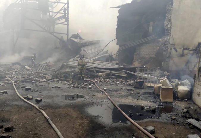 V ruskom závode na výrobu pušného prachu došlo k výbuchu, zahynulo 16 ľudí (video)