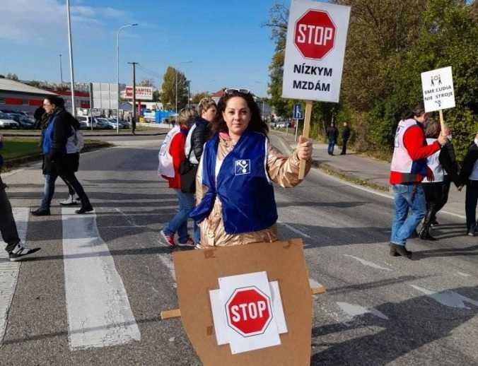 Odborári protestujú proti znižovaniu životnej úrovne Slovákov, chcú sa priblížiť ku mzdám vyspelých krajín