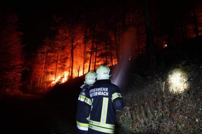 Slovenskí hasiči pôjdu na pomoc s hasením lesného požiaru do Rakúska