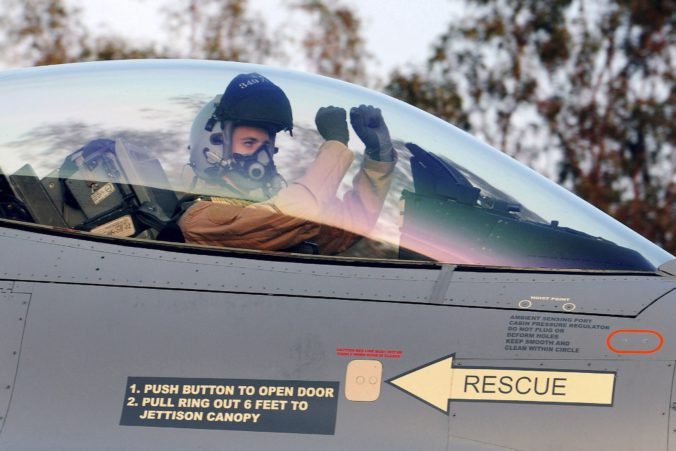 Slovenskí piloti opísali svoj výcvik na stíhačkách F-16 v USA, denne sú zvyčajne v práci 10 až 12 hodín