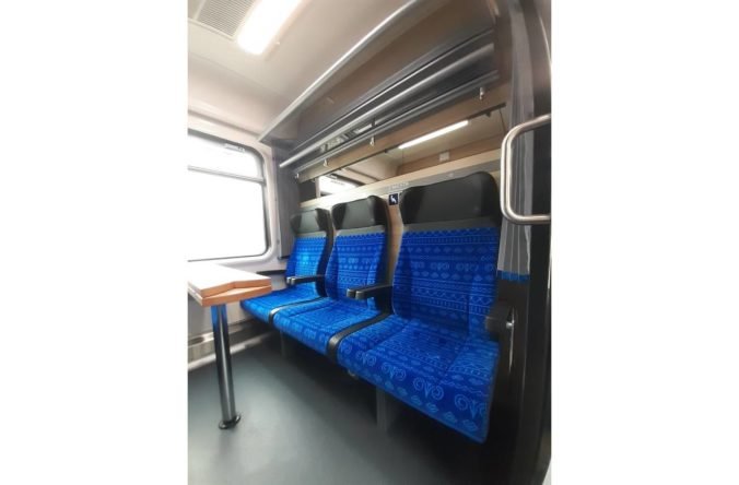 Diaľkové vlaky na trasách Žilina – Praha a Bratislava – Košice zdobí 51 nových vozňov s čičmianskym vzorom