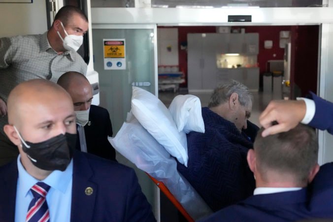 Český prezident Zeman má chorú pečeň, potvrdili lekári. Pri príchode do nemocnice bol ťažko podvyživený