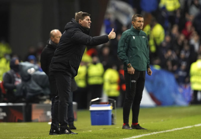 Steven Gerrard úspešne vedie Glasgow Rangers, v Aston Ville však môže nahradiť Deana Smitha