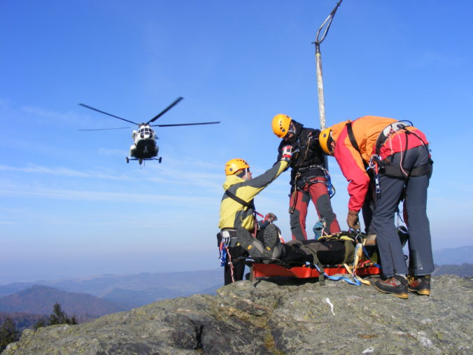Letná turistická sezóna si vyžiadala 16 životov, podľa horských záchranárov mierne poklesla i úrazovosť