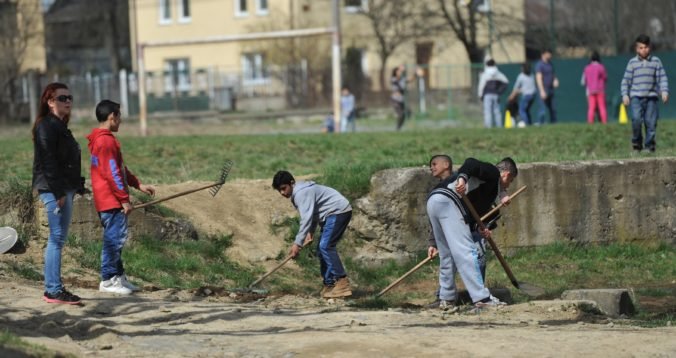 Nezamestnanosť Rómov možno vyriešiť spoločne, autori monografie ponúkajú dobré príklady z praxe