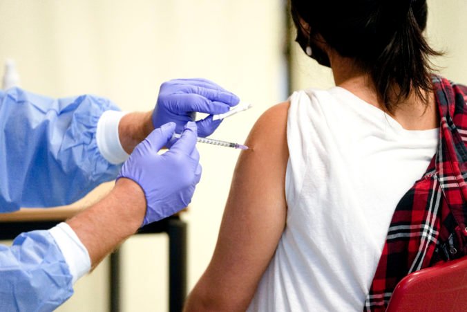V Portugalsku chcú napriek vysokej zaočkovanosti pristúpiť k preventívnym opatreniam