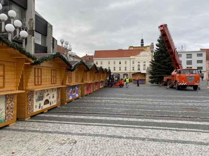 Vianočné trhy v Trnave budú v obmedzenom počte a len pre OP, predajcov vyžrebujú