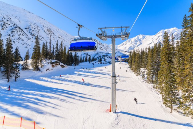 Lyžiarske strediská vo Vysokých Tatrách sa pripravujú na zimnú sezónu, chcú ju odštartovať začiatkom decembra